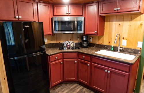 West Glacier Cabin | Cozy Aspen Cabin: Family-Friendly with Breakfast Included