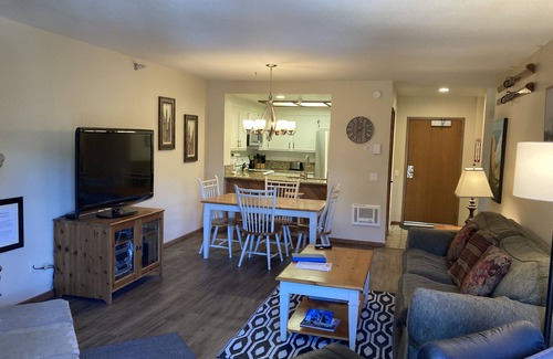 Mammoth Lakes Cabin | Inviting Aspen Creek #226: Family-Friendly Stay with Pool