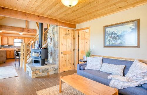 Angel Fire House | Explore Aspen Glow Guesthouse: Pet & Child Friendly Retreat