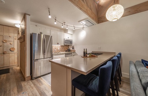 Truckee Condo | Pet-Friendly Aspen Grove Abode with Pool and Spa