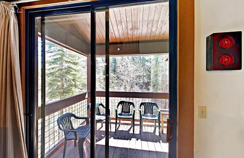 Truckee Apartment | Relaxing Aspen Grove Escape with Pool and Hot Tub