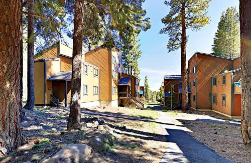 Truckee Apartment | Relaxing Aspen Grove Escape with Pool and Hot Tub