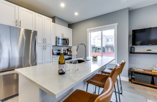 Okanagan-Similkameen House | Aspen Guest House - Beautiful half duplex close to lake