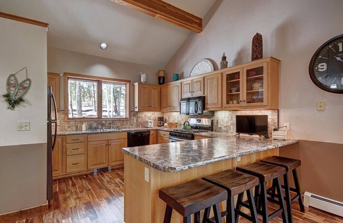 Breckenridge House | Cozy Aspen Heights Lodge with Spa and Hot Tub Retreat