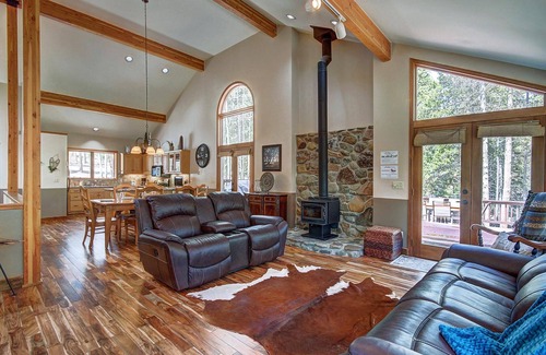 Breckenridge House | Cozy Aspen Heights Lodge with Spa and Hot Tub Retreat