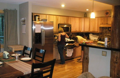 Christmas Valley Cabin | Experience Aspen Hollow: Riverfront Retreat with Hot Tub