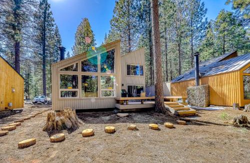 Black Butte Ranch House | Elegant Aspen House 21: Rated 10/10 with Private Pool
