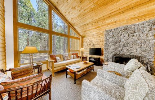 Black Butte Ranch House | Elegant Aspen House 21: Rated 10/10 with Private Pool