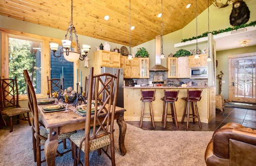 Windcliff Estates House | Top-Rated Aspen Leaf Chalet with Spa and Hot Tub Access