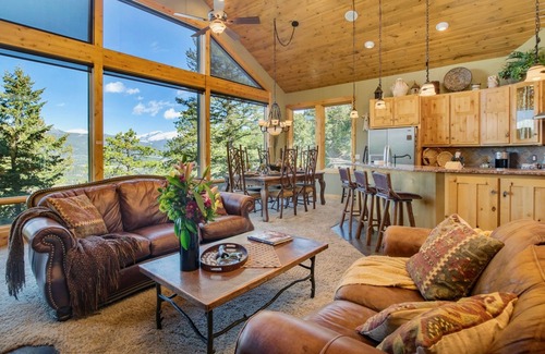 Windcliff Estates House | Inviting Aspen Leaf Vacation Home with Spa and Hot Tub