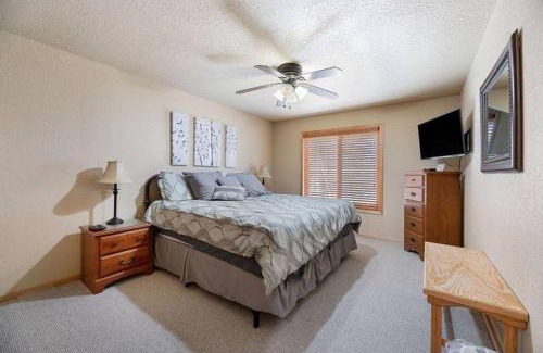 Lead House | Relaxing Aspen Lodge with Hot Tub and Family-Friendly Amenities
