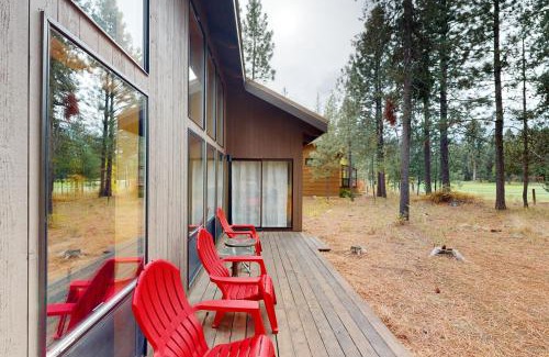 Black Butte Ranch House | Experience Comfort at Aspen Lodge with Pool and Hot Tub