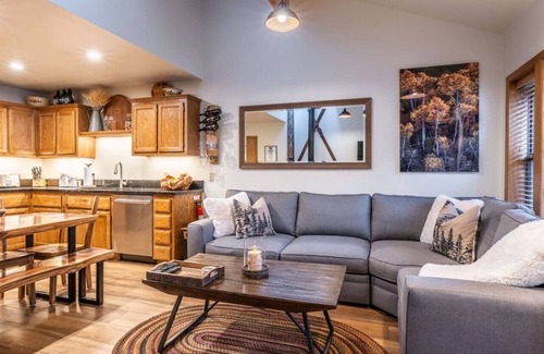 June Lake Condo | Guest Rated 10/10: Aspen Meadows with Unique Amenities