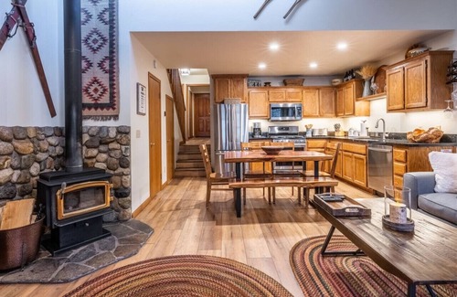 June Lake Condo | Guest Rated 10/10: Aspen Meadows with Unique Amenities