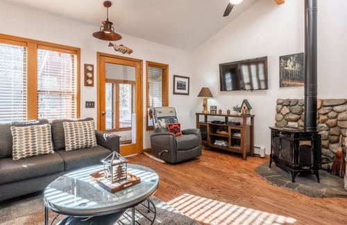June Lake Condo | Experience Aspen Meadows: Top-Rated Stay in June Lake!