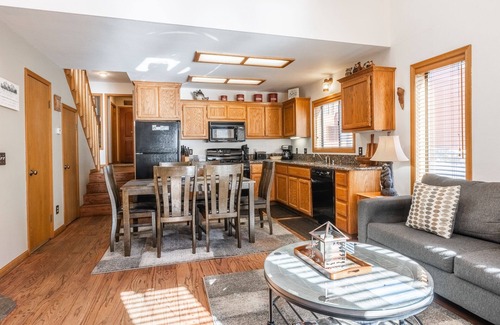 June Lake Condo | Experience Aspen Meadows: Top-Rated Stay in June Lake!