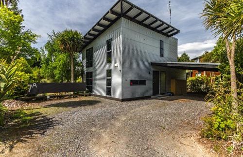 Ohakune House | Cozy Aspen on Park Avenue - Family-Friendly Getaway