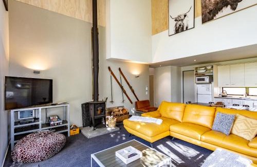 Ohakune House | Cozy Aspen on Park Avenue - Family-Friendly Getaway