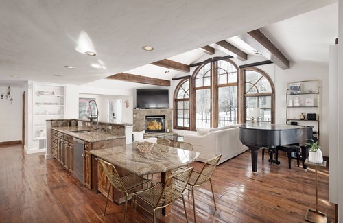 Aspen House | Aspen Paradise: Guest Rated 9.8 with Spa & Hot Tub Access