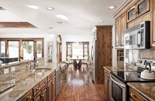 Aspen House | Aspen Paradise: Guest Rated 9.8 with Spa & Hot Tub Access
