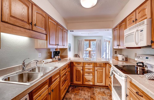 Keystone Apartment | Discover Aspen Ridge Condominiums with Pool & Spa Access
