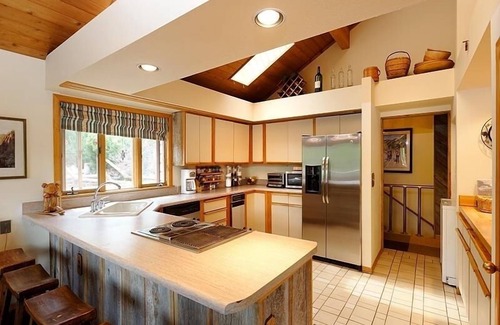 Woody Creek House | Family-Friendly Aspen Riverhouse with Scenic Riverfront Views