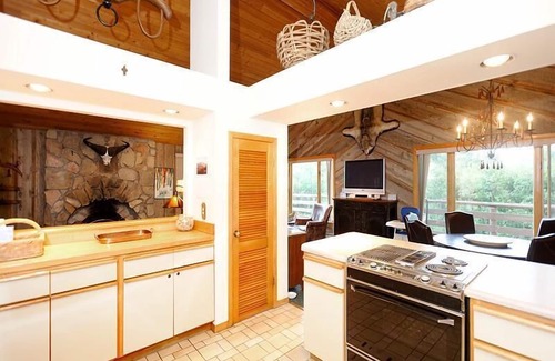 Woody Creek House | Family-Friendly Aspen Riverhouse with Scenic Riverfront Views