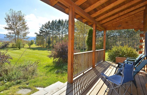 Morrisville House | Experience Aspen's Run - Cozy Log Cabin with Spa & Kitchen