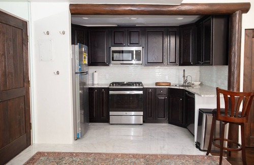 Aspen Condo | Prime Aspen Stash Pad Just Steps from the Slopes