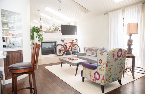 Aspen Condo | Prime Aspen Stash Pad Just Steps from the Slopes