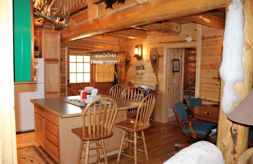Michigan Hill Cabin | Idyllic Aspen Sunset Log Cabin with Scenic Views & Breakfast