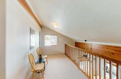 McCall Apartment | Family-Friendly Aspen Village Condo #32 with Private Hot Tub