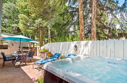 West End House | Cozy 3 Bedroom Home in Aspen's Tranquil Neighborhood