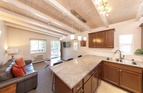 Basalt Hotel | Relaxing Stay at Aspenalt Lodge with Spa & Family Amenities