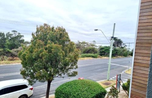 Aspendale Apartment | Beachfront Aspendale Escape - Walk to Mordialloc