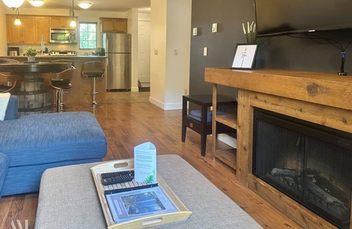 Golden Apartment | Cozy Aspens Retreat - 1BR with Hot Tub & Pet Friendly