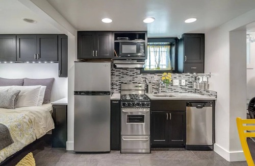Central Business District Apartment | Cozy Aspenwood Manor: New Micro Apartment with Pool