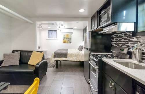 Central Business District Apartment | Cozy Aspenwood Manor: New Micro Apartment with Pool