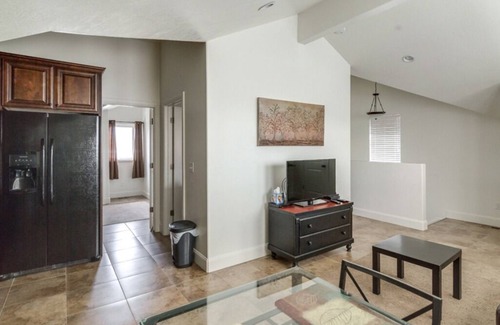Carterville Apartment | Inviting Aspenwood Manor - Timpanogos Retreat Suites