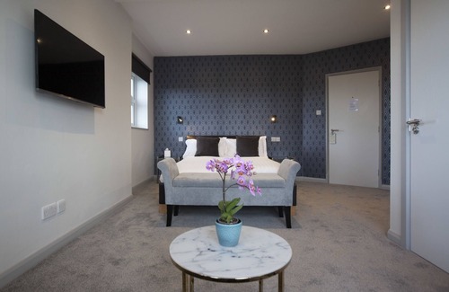 Guildford Bed & Breakfast | Asperion Hotel: 4-Star Retreat with Spa and Dining Options