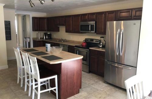 Ogunquit Hotel | Oceanfront Aspinquid Resort: Family-Friendly with Pool Access
