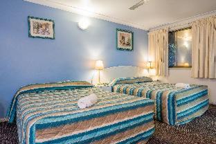 Carseldine Hotel | Family-Friendly Aspley Carsel Motor Inn with Pool & Kitchen