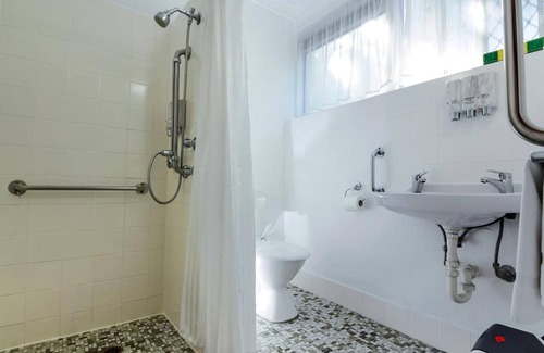 Aspley Hotel | Convenient Aspley Motor Inn with Pool & Family Amenities