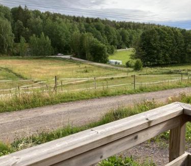 Kolmarden Cabin | Cozy Asplunda Gård: Family & Pet-Friendly Retreat
