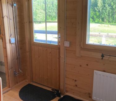 Kolmarden Cabin | Cozy Asplunda Gård: Family & Pet-Friendly Retreat