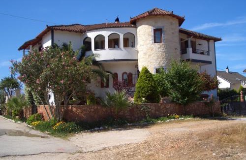 Ammoudia Apartment | Aspri Villa: Oceanfront Oasis with 10/10 Guest Rating