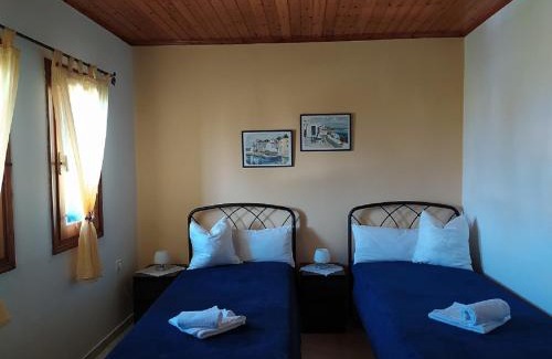 Ammoudia Apartment | Aspri Villa: Oceanfront Oasis with 10/10 Guest Rating