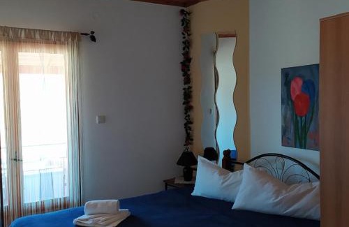 Ammoudia Apartment | Aspri Villa: Oceanfront Oasis with 10/10 Guest Rating