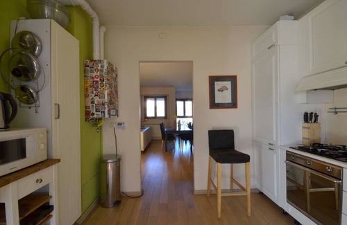 Assago Apartment | Modern Assago Center Apartment: Family-Friendly Retreat