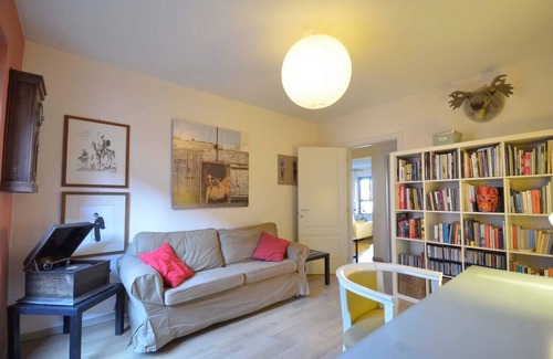 Assago Apartment | Modern Assago Center Apartment: Family-Friendly Retreat